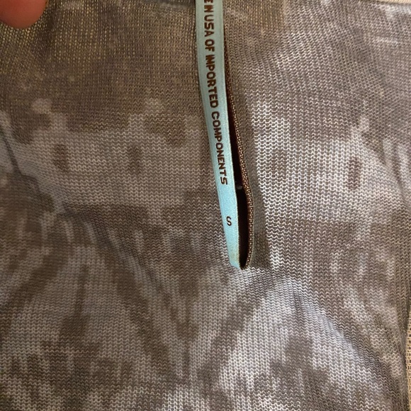 EUC Guess by Marciano women’s sleeveless top in size small!! - Picture 4 of 6